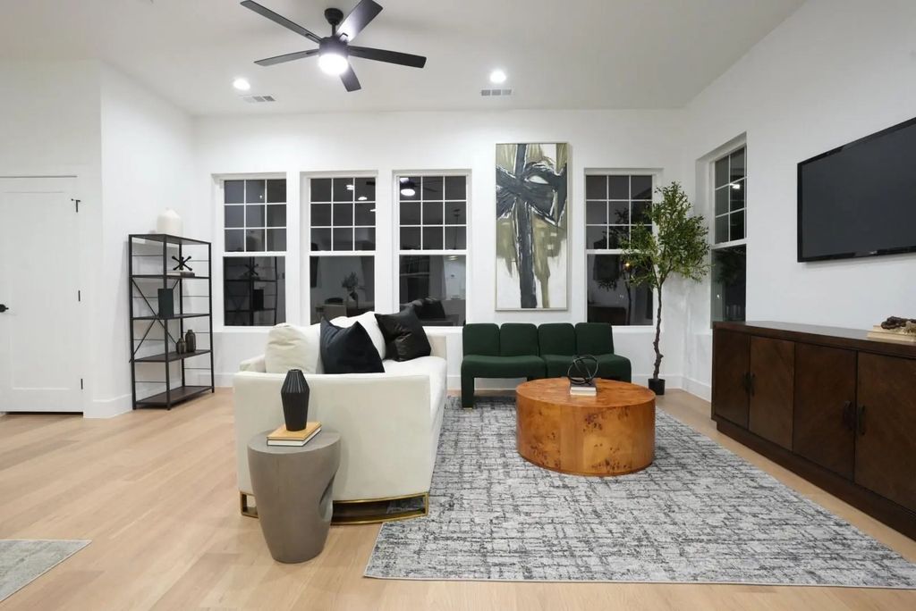 629 N Tyler Street 101, Dallas