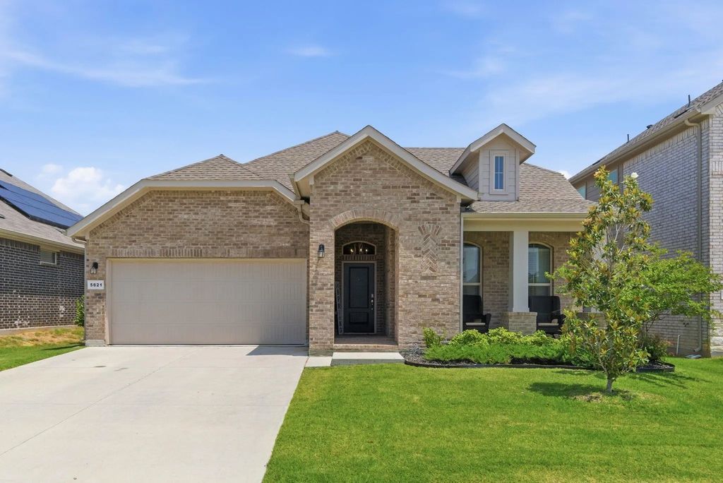 5621 Round Hill Road, Denton