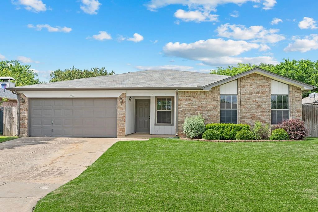 4924 Cedar Springs Drive, Fort Worth