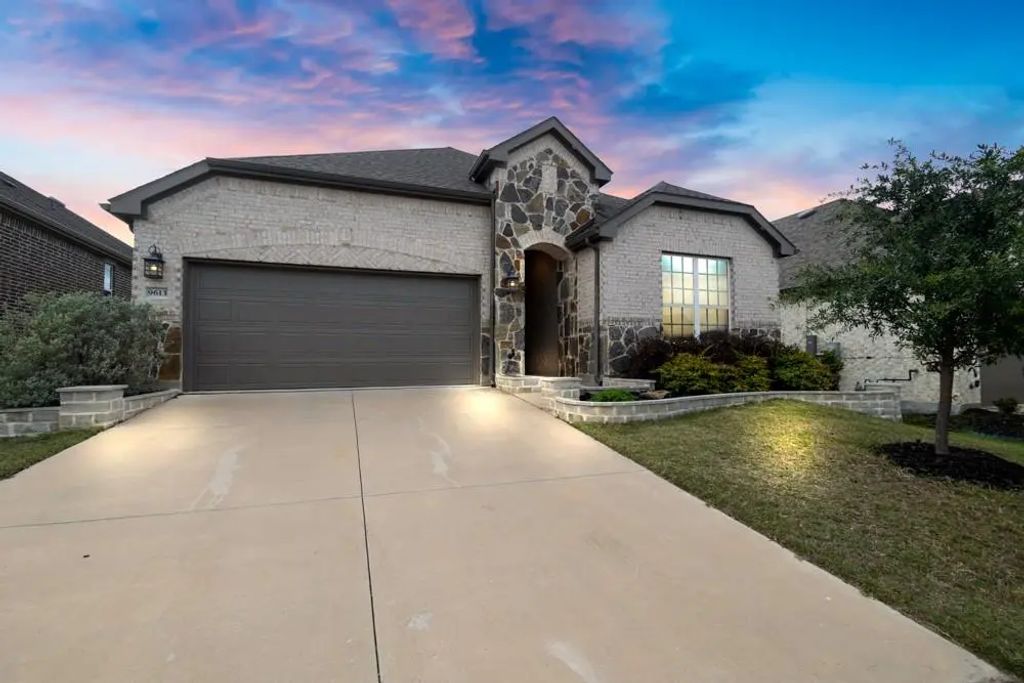 9613 Trailway Drive, Oak Point