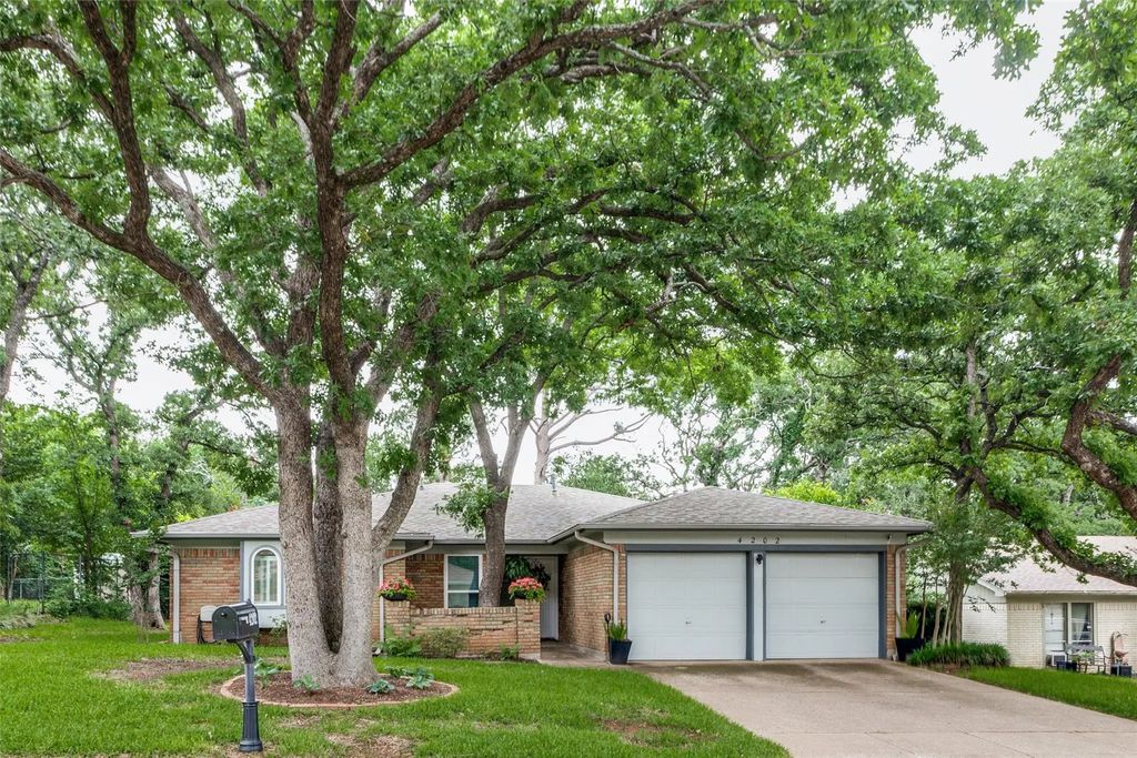 4202 Blossom Trail, Arlington
