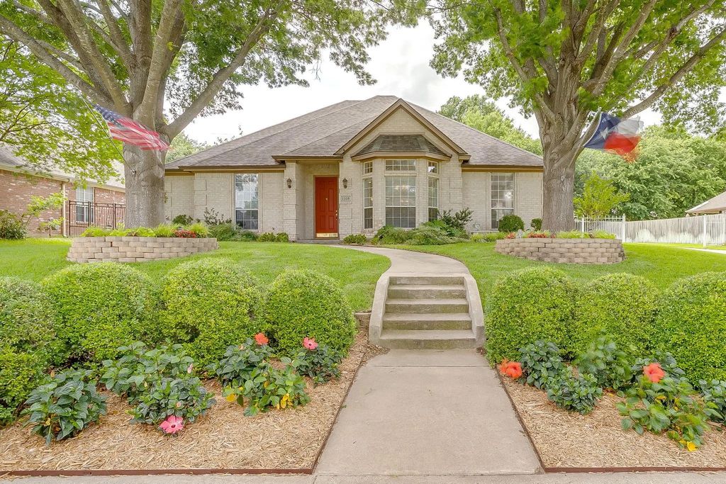 1108 Canton Road, Cleburne