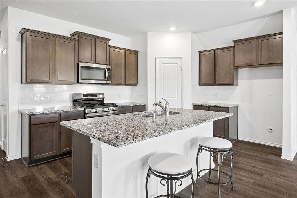 407 Willow View Way, Princeton