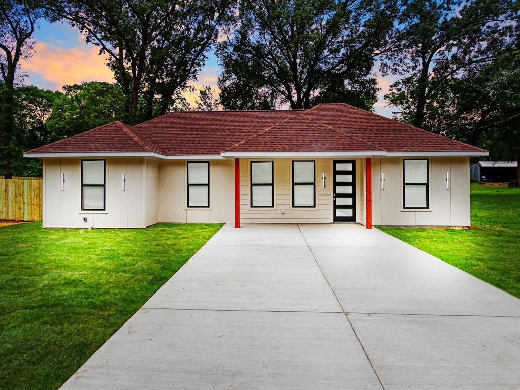 103 Bayside Circle, Malakoff
