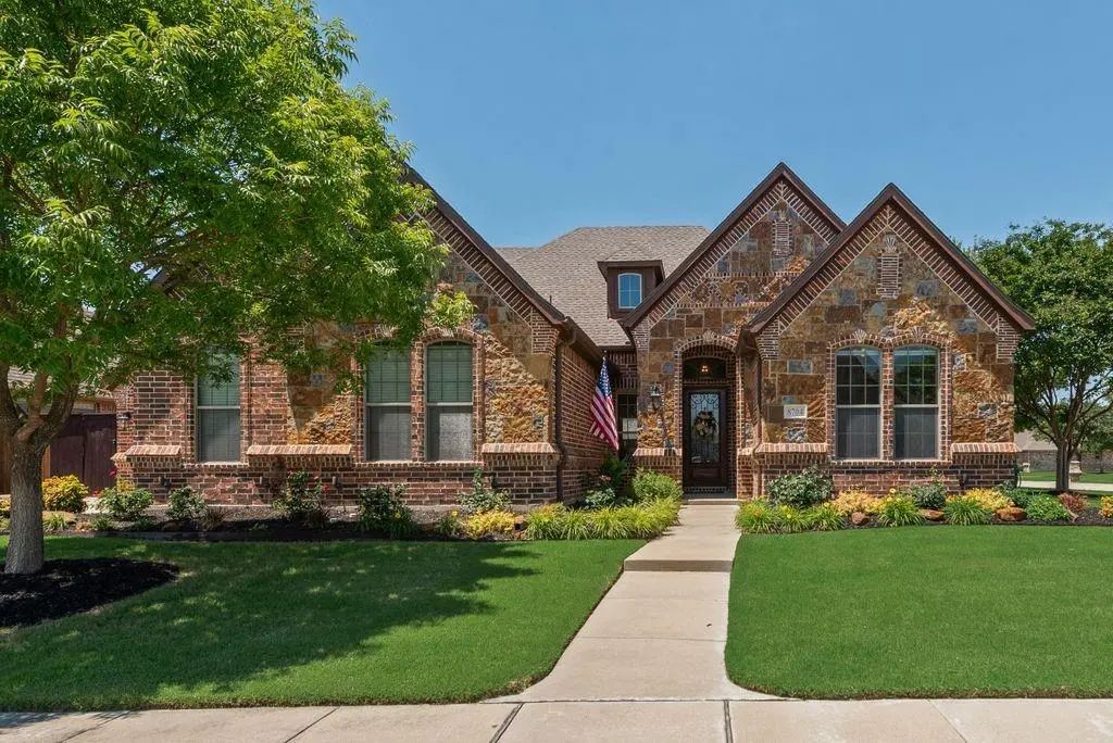 8704 Shadywood Lane, North Richland Hills