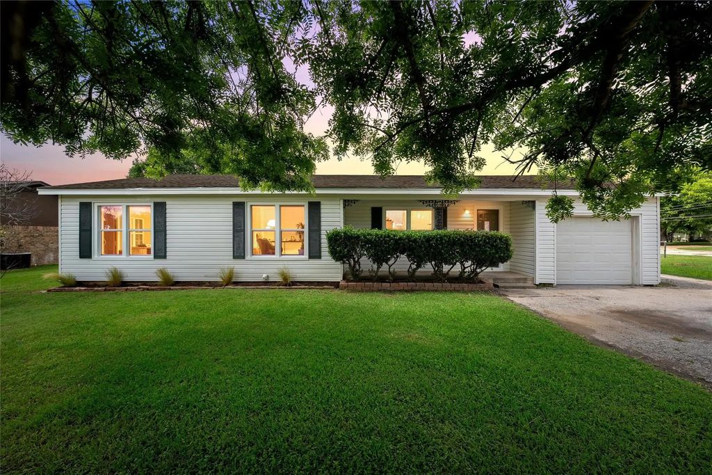 3718 Kendall Lane, Waco