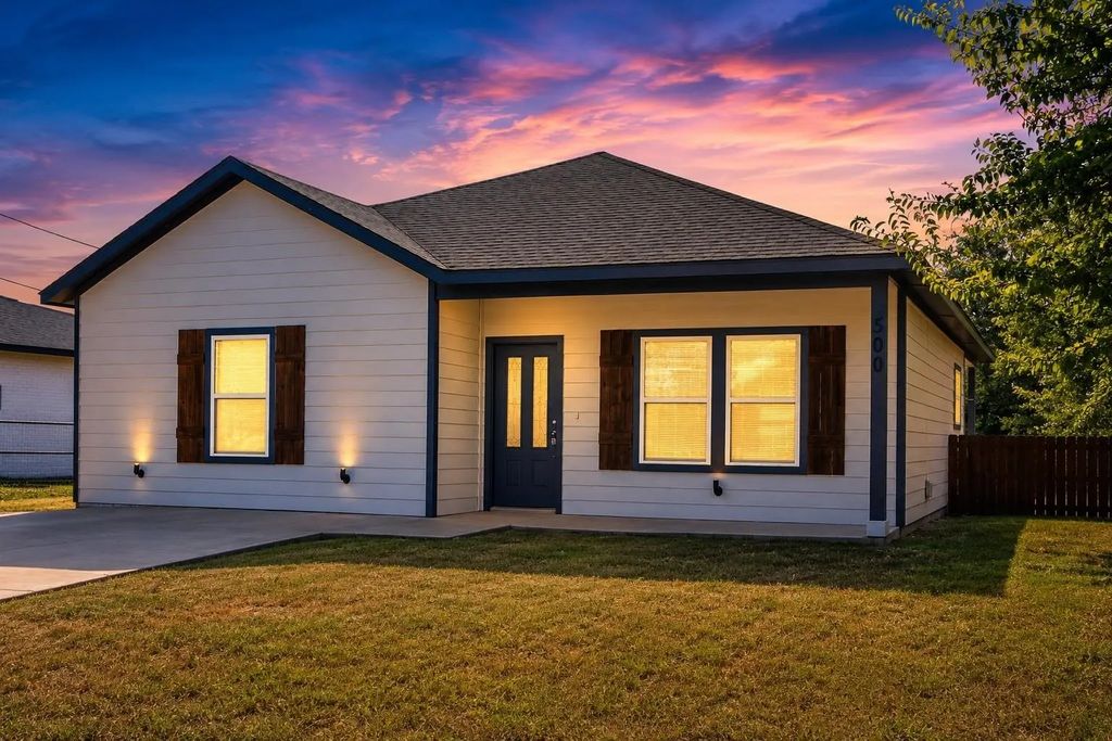 500 Como, Sulphur Springs