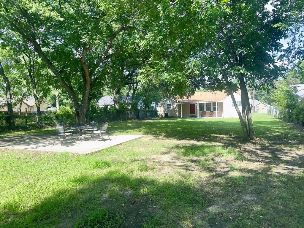 915 N Virginia Street, Terrell