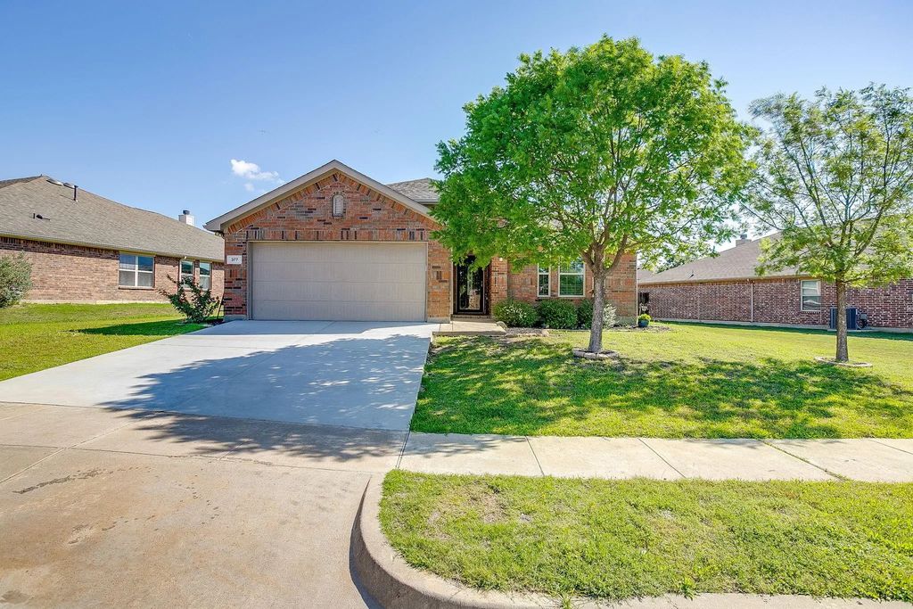 377 Coral Vine Lane, Burleson