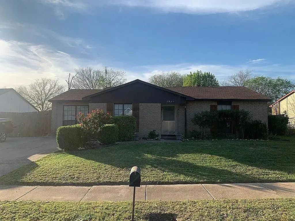 5921 Maiden Lane, Fort Worth