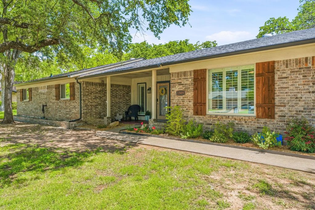 1309 Cliff Drive, Graham