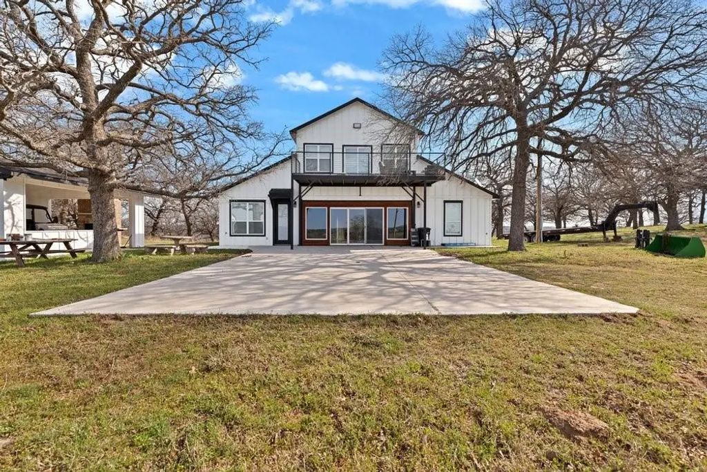 1091 County Road 345, Forestburg