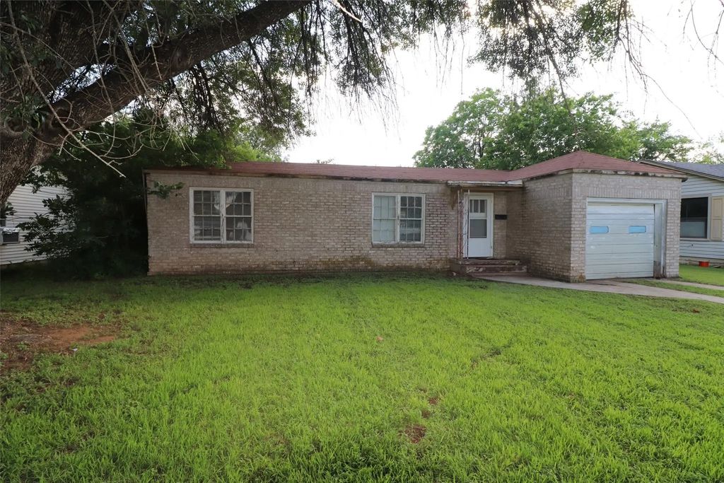 2111 Southside Street, Brownwood