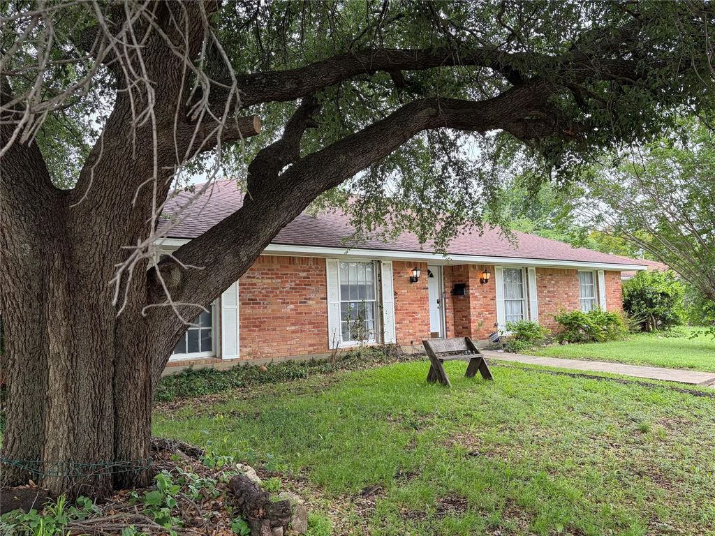 6301 Wheaton Drive, Fort Worth