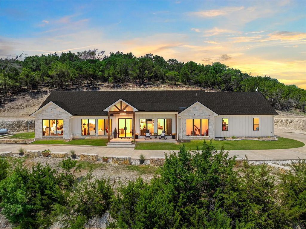 209 County Road 4275, Clifton