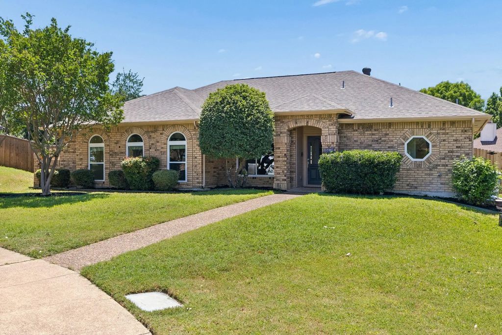 2804 Gainesborough Drive, Dallas