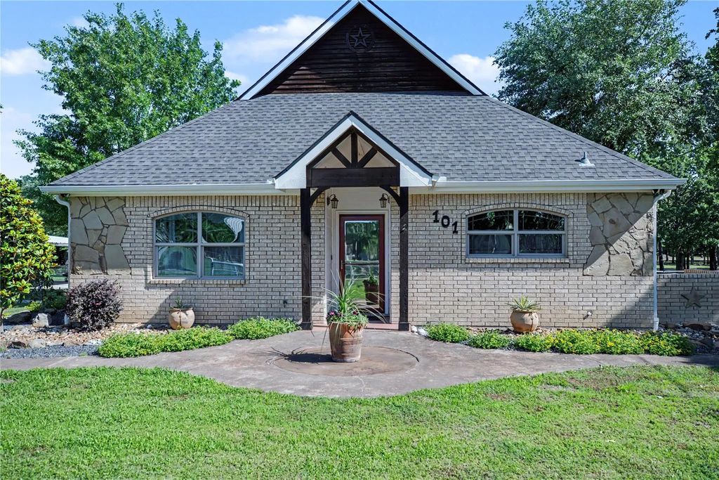 101 Friendship Circle, West Tawakoni