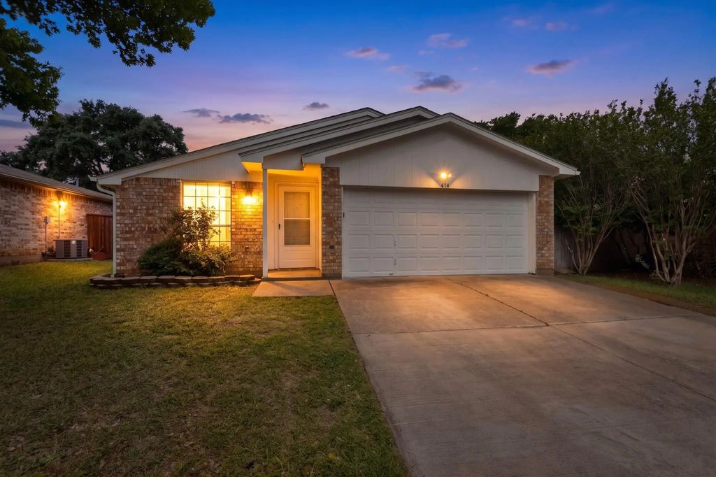 414 Blueberry Hill Lane, Mansfield