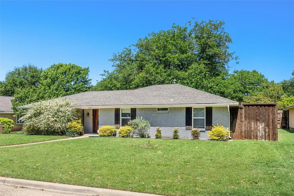 3945 Clubway Lane, Farmers Branch