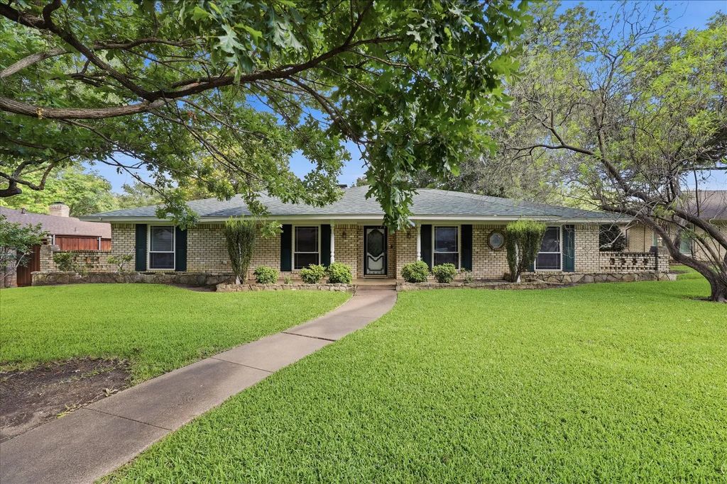 1512 Cliffbrook Drive, Plano