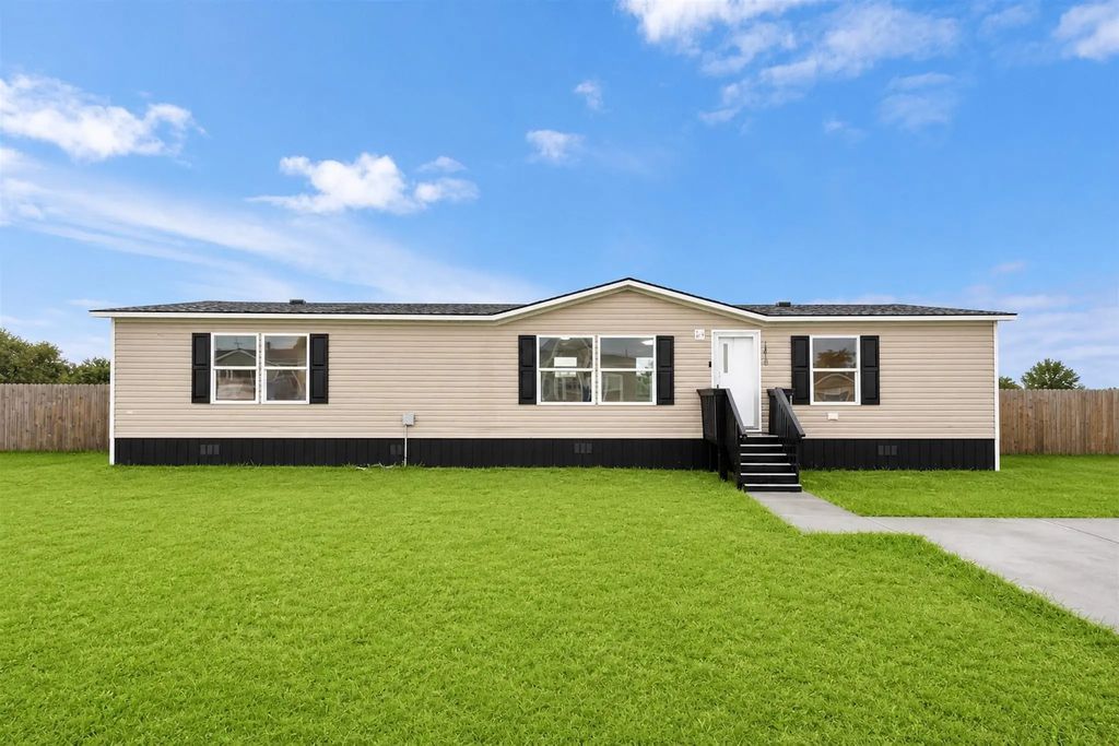 1418 Smooth Stone Drive, Cleburne