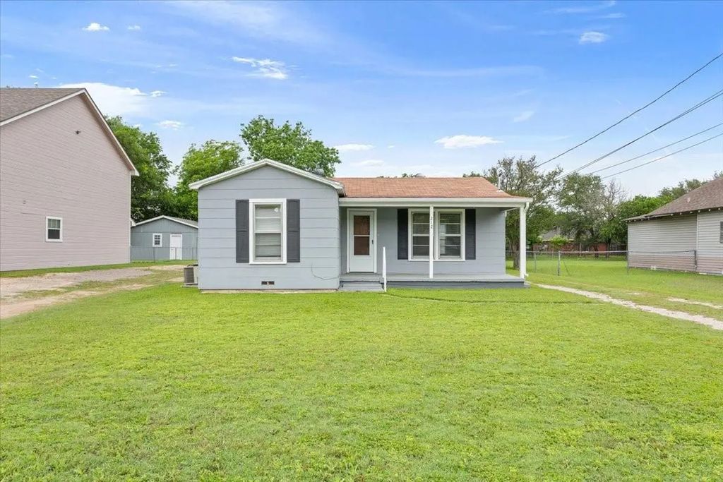212 Avenue E, Lacy Lakeview