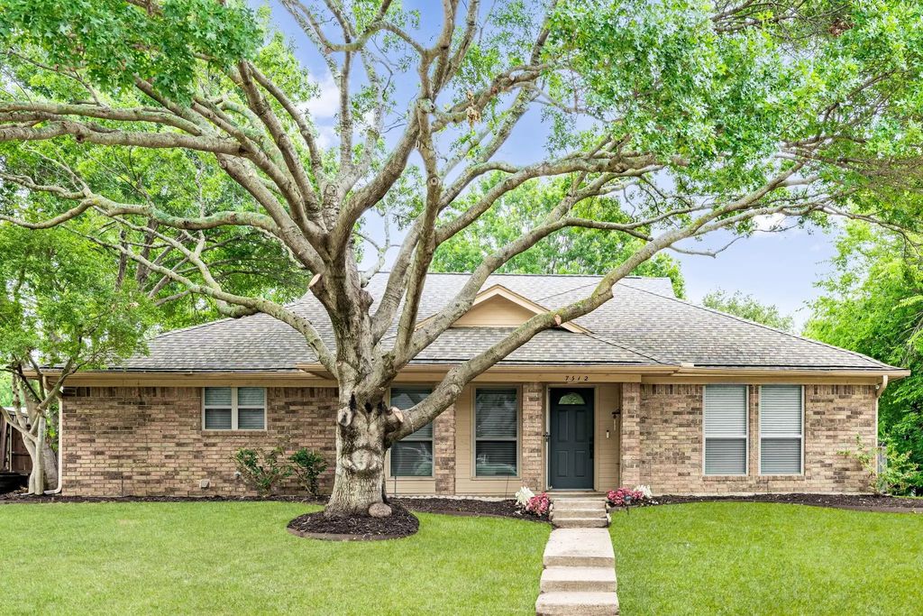 7312 Elizabeth Place, Plano