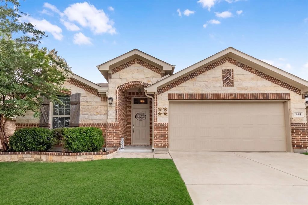 445 Saguaro Drive, Fort Worth