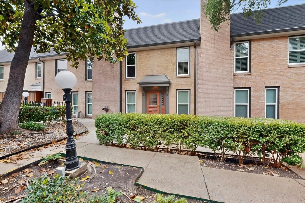 7820 Meadow Park Drive 215, Dallas