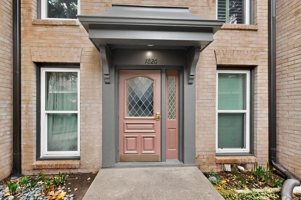 7820 Meadow Park Drive 215, Dallas