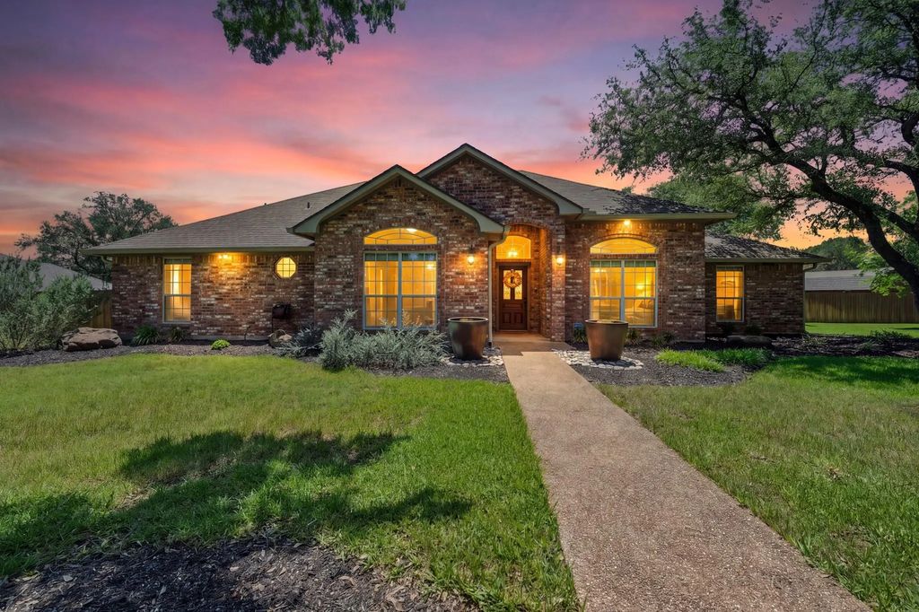 100 Twisted Oak Lane, Crawford