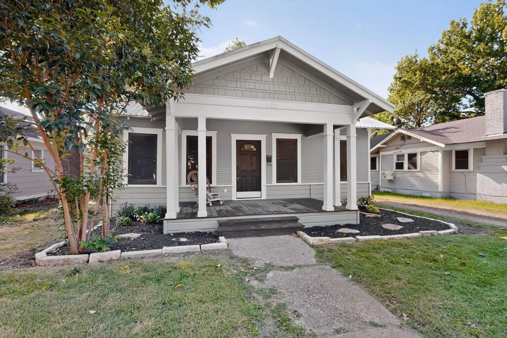 326 Virginia Avenue, Waxahachie