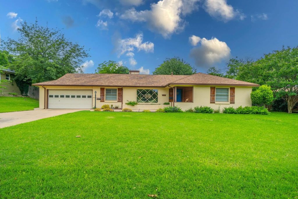 6924 Bal Lake Drive, Fort Worth