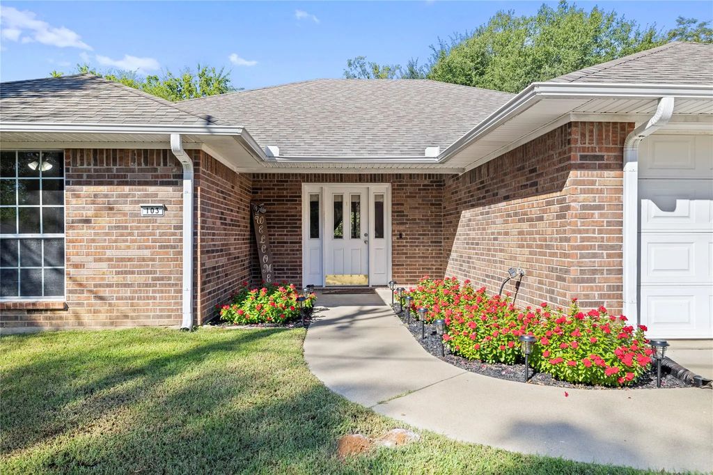 103 Lyle Street, Gladewater