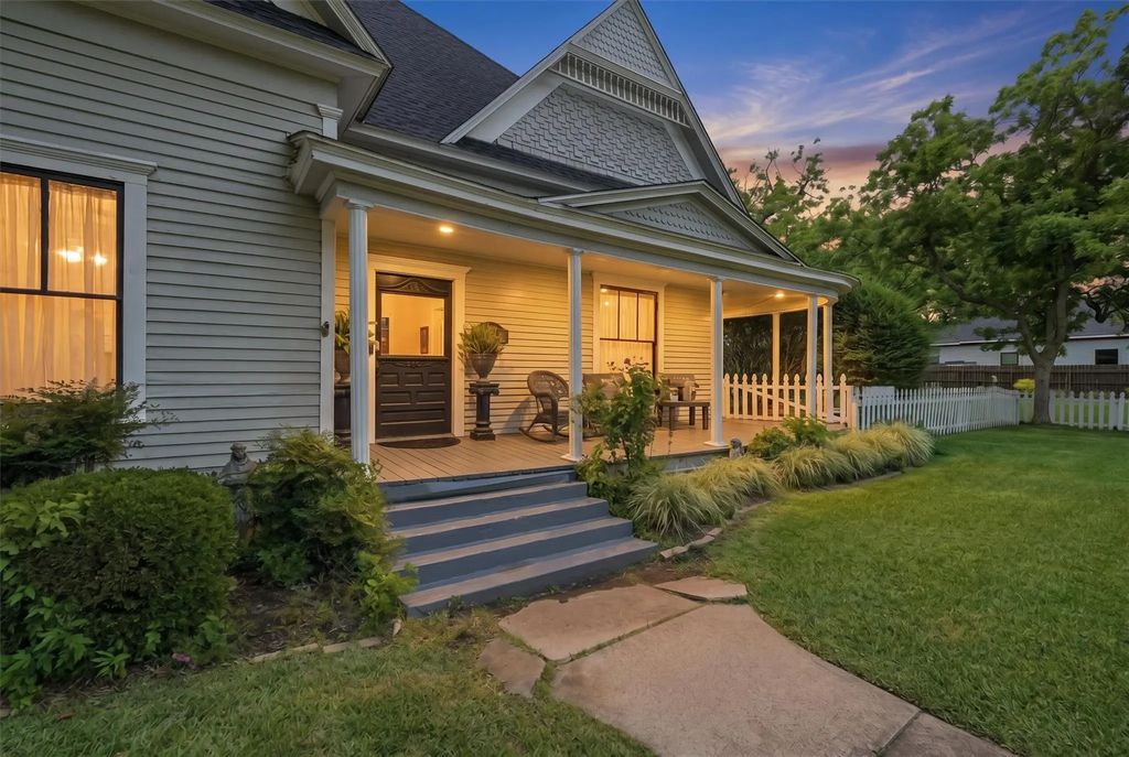202 E Main Street, Celina