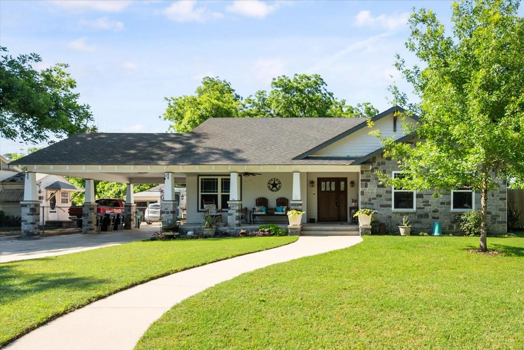 4421 Blackstone Drive, Fort Worth