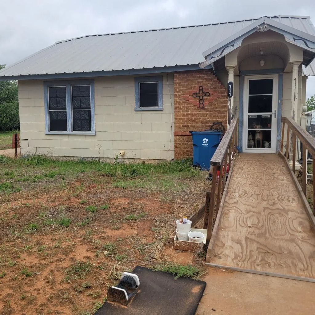 711 E Oklahoma Avenue, Sweetwater