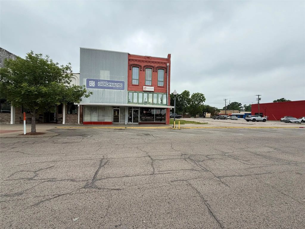 417 N Main Street, Bonham