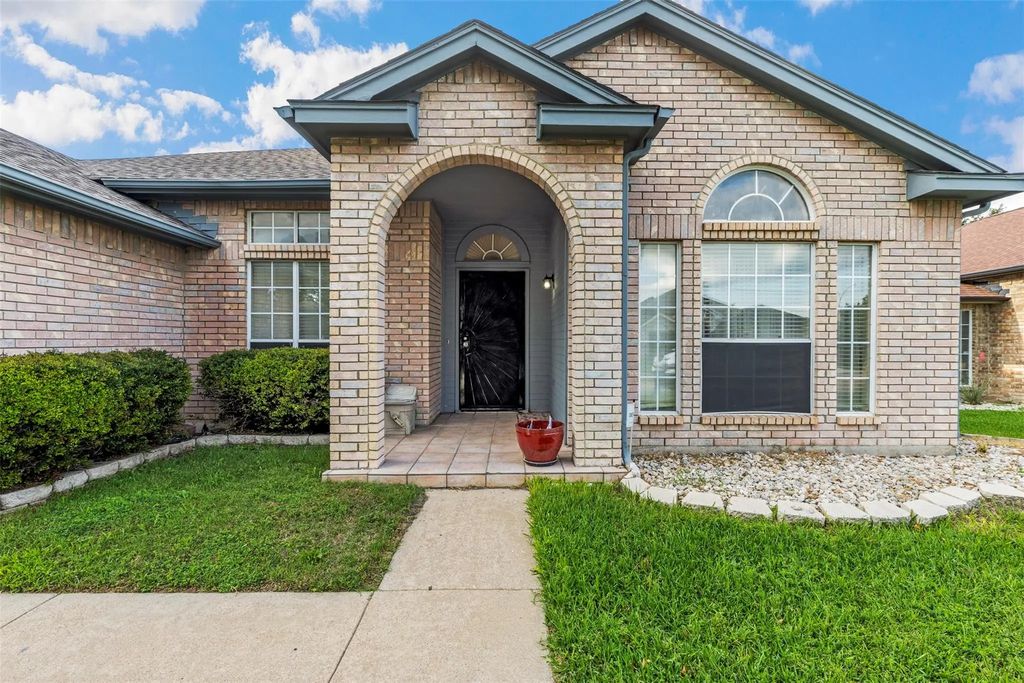 2315 Brisbane Drive, Arlington