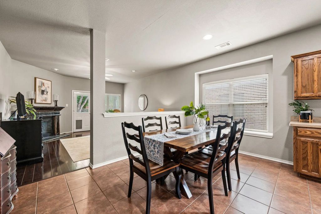 2656 Silver Hill Drive, Fort Worth