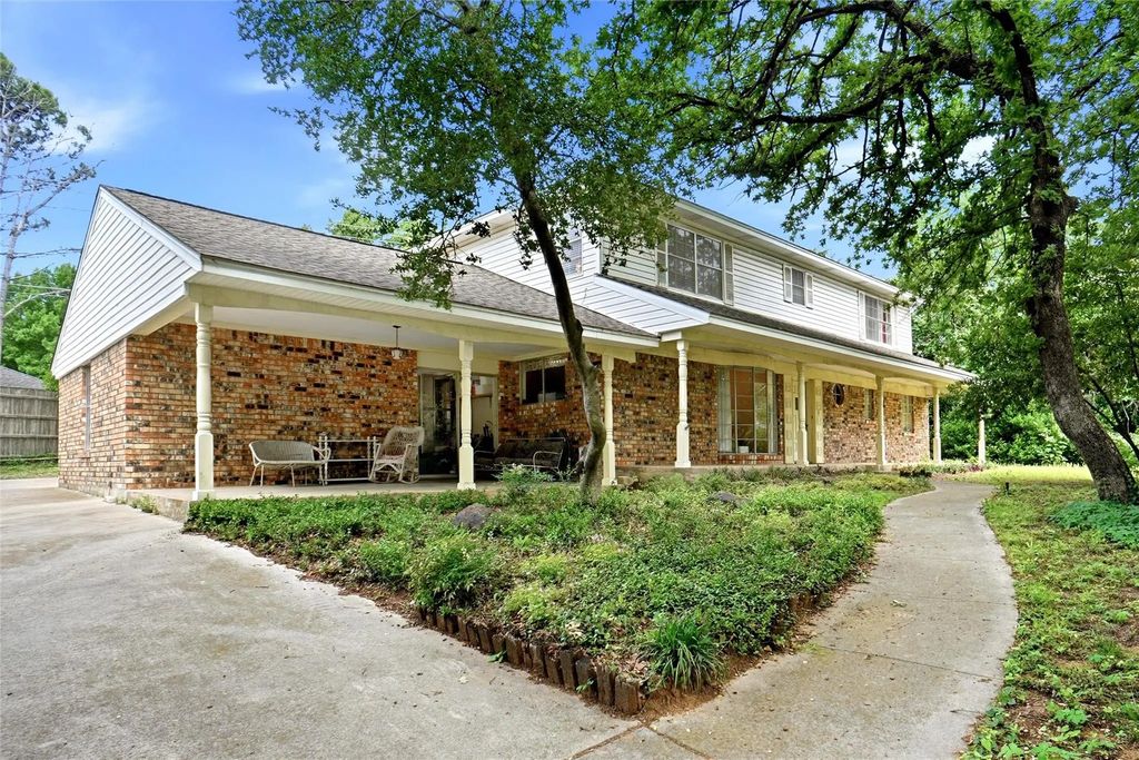2105 Camelot Drive, Grapevine