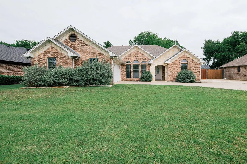 706 W Sherman Drive, Aubrey