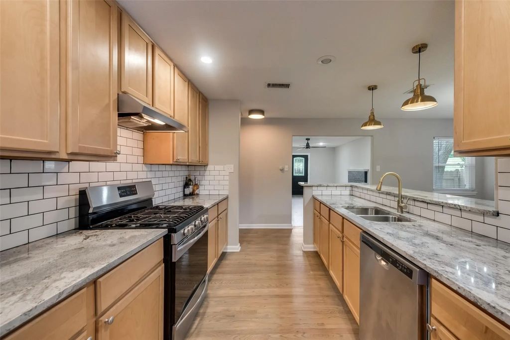 2711 Avon Street, Dallas