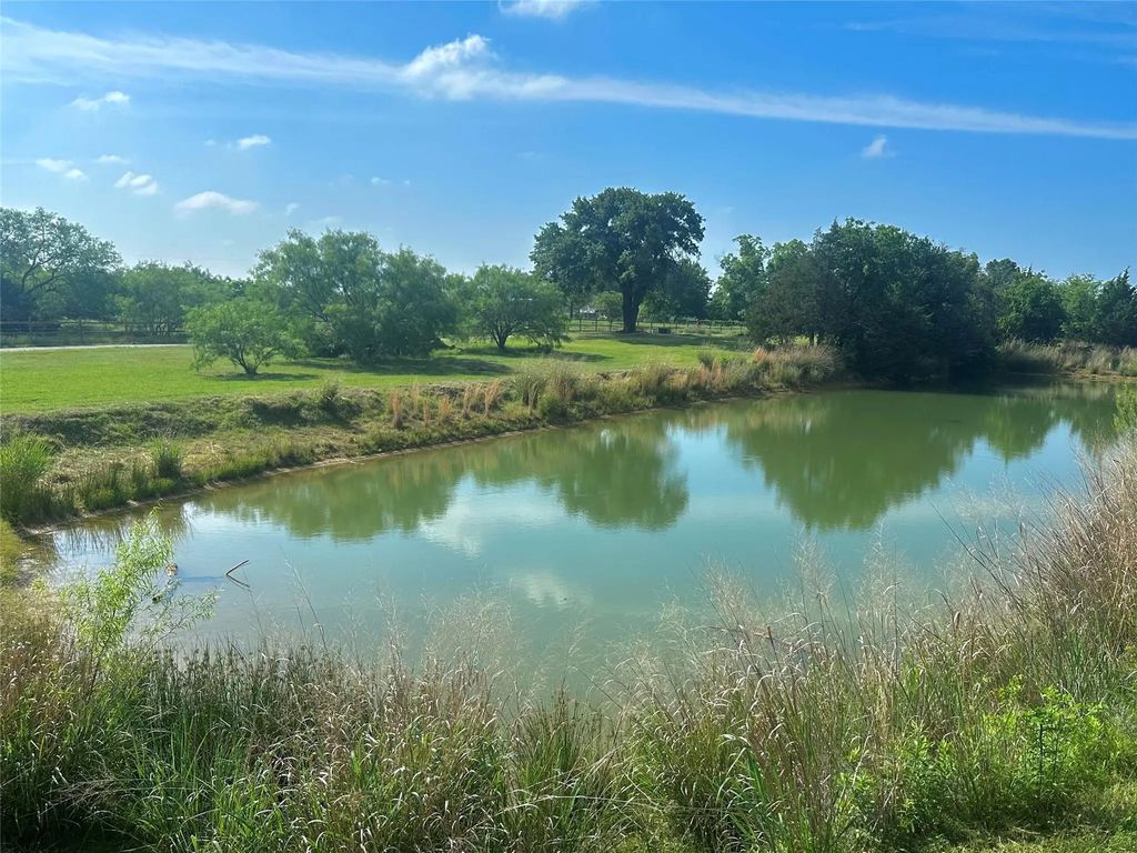 2200 Tipps Road, Cross Roads