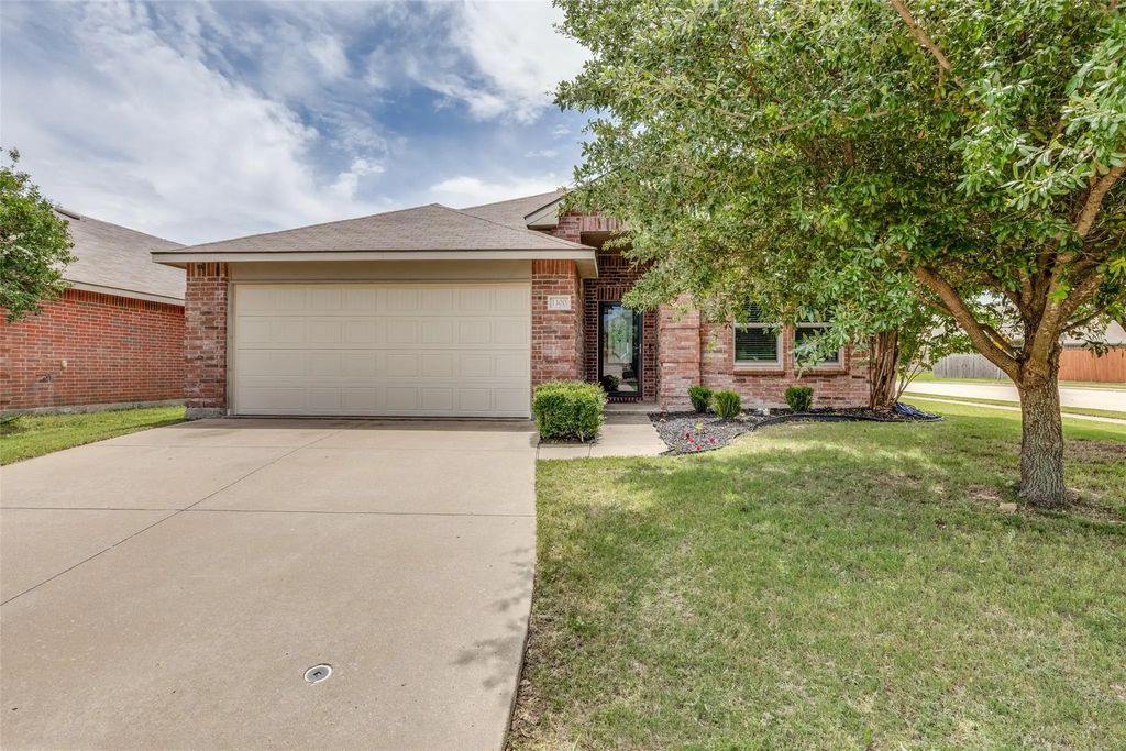 1300 Elkford Lane, Fort Worth