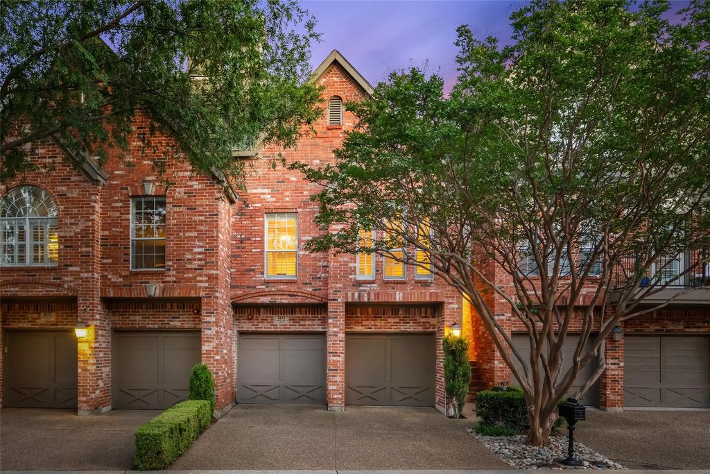 4133 Towne Green Circle, Addison