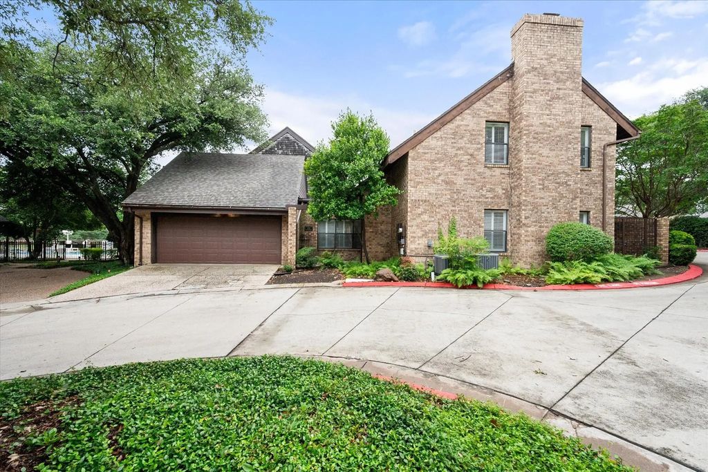 4241 Clear Lake Circle, Fort Worth