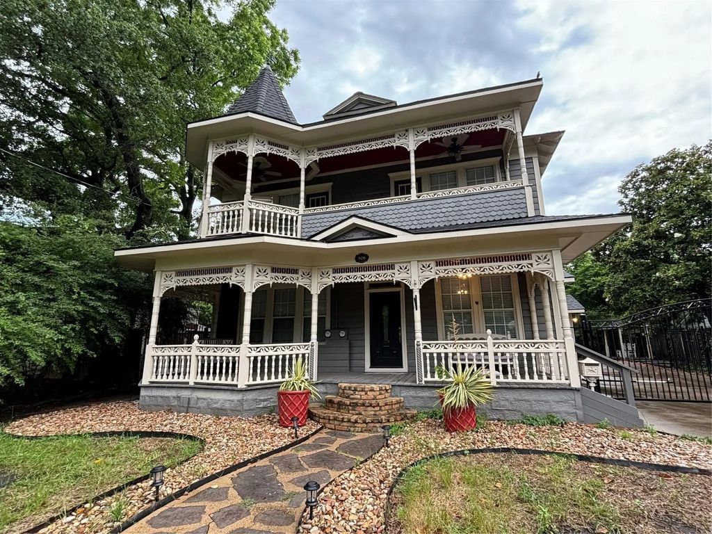 506 W Baylor Street, Ennis