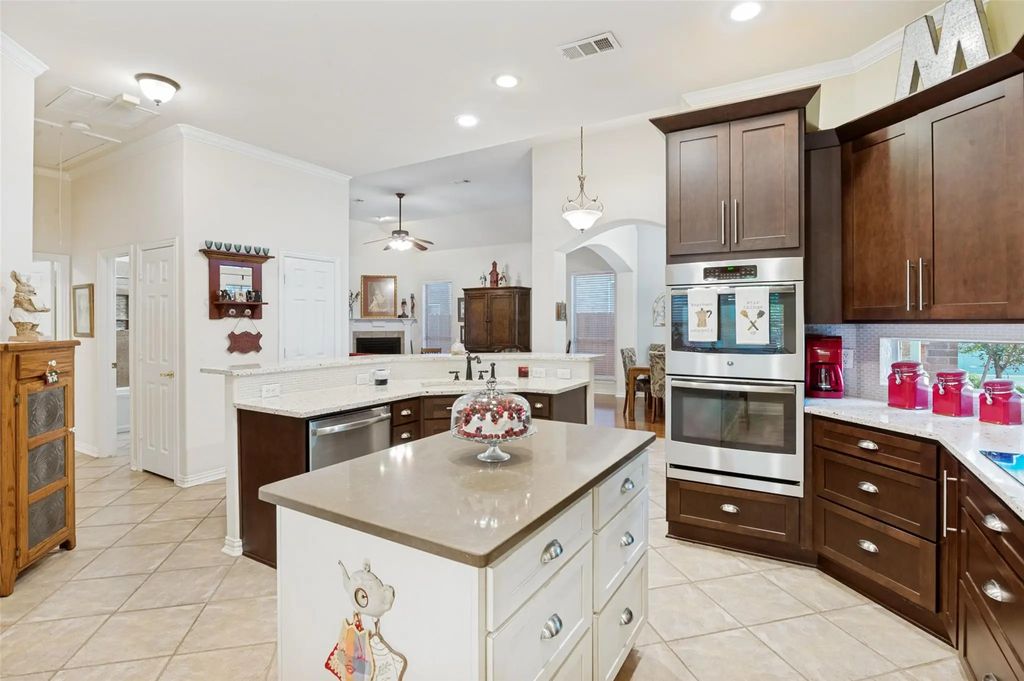 412 Hideaway Court, Euless