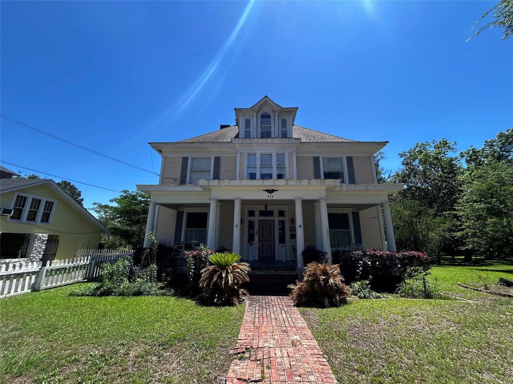 416 Shelbyville Street, Center